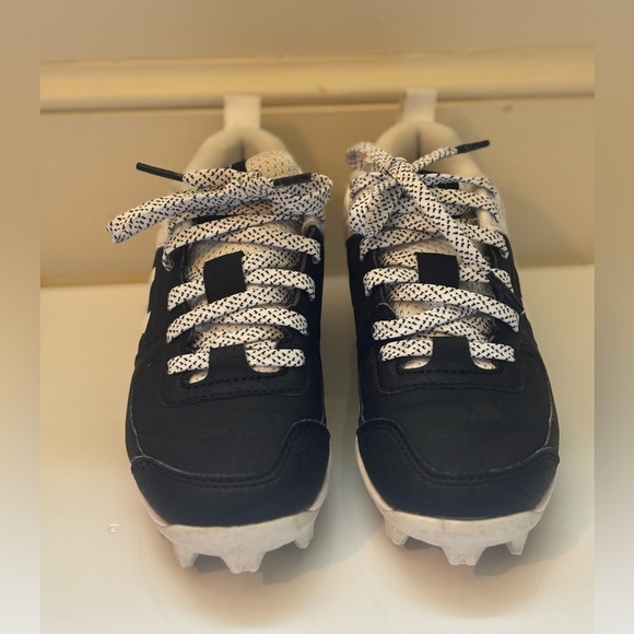 Under Armour Youth Baseball Cleats size 12 - Picture 6 of 10